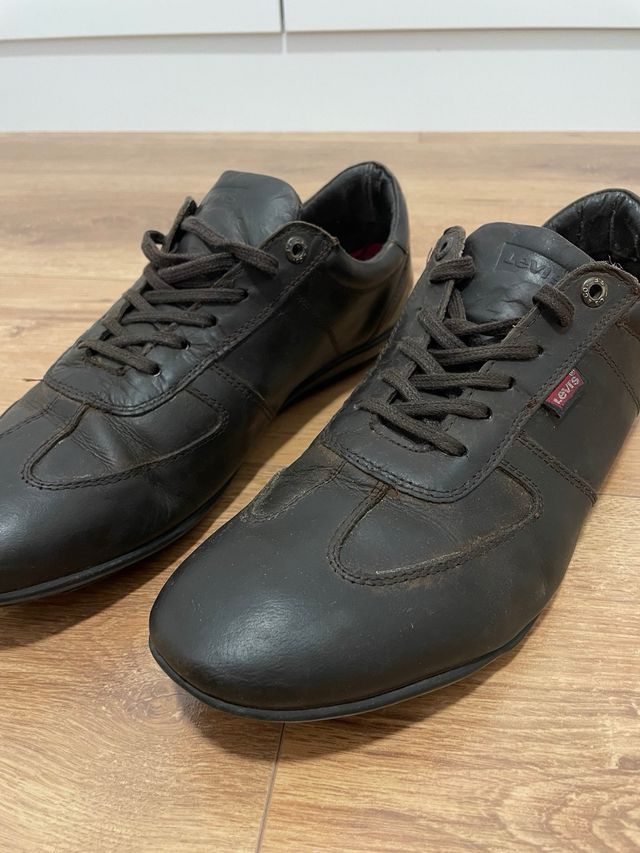 Zapatillas Levi's de piel marrón 46