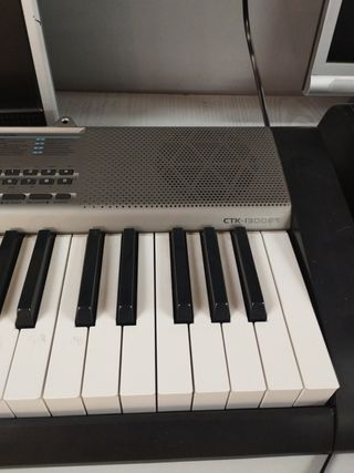 Teclado Piano marca Casio 1300S