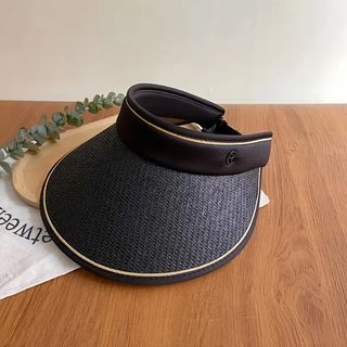 Visera beige y negra