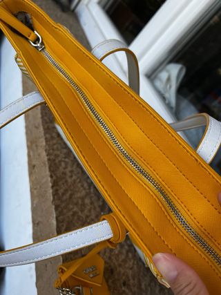 Bolso Guess amarillo-blanco