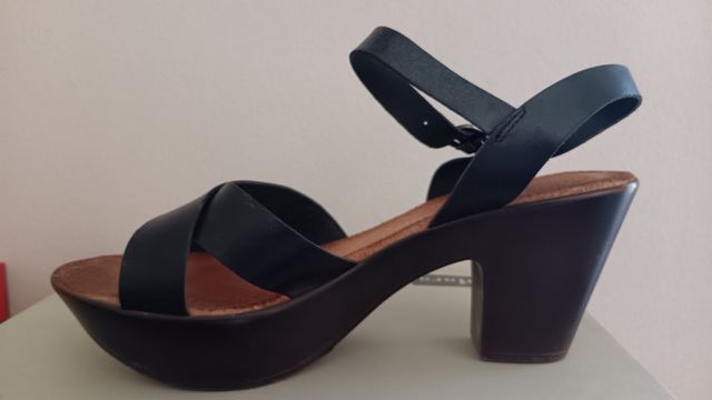 Sandalias tacón piel negras