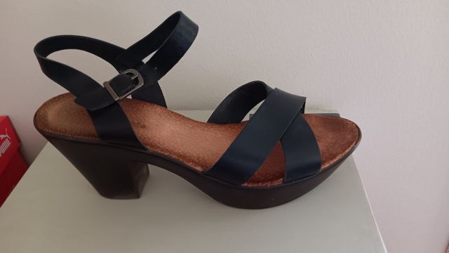 Sandalias tacón piel negras