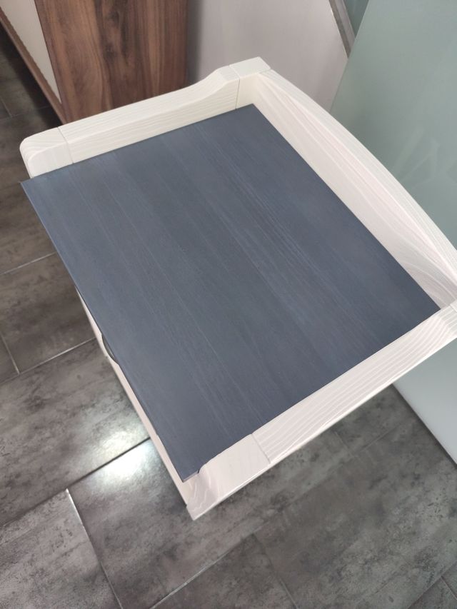 Mesita 47cm -madera maciza nueva. Te la llevo