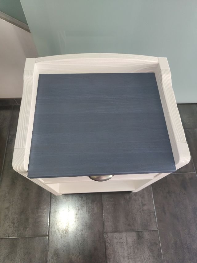 Mesita 47cm -madera maciza nueva. Te la llevo