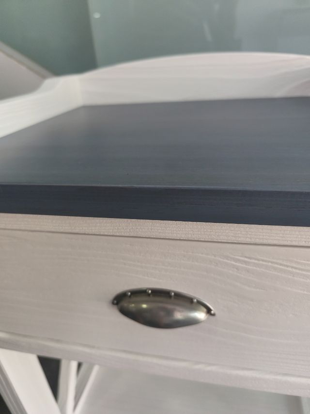 Mesita 47cm -madera maciza nueva. Te la llevo