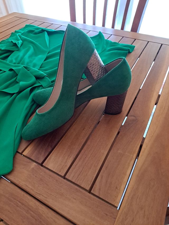 Vestido verde M -+zapatos 38 a juego.