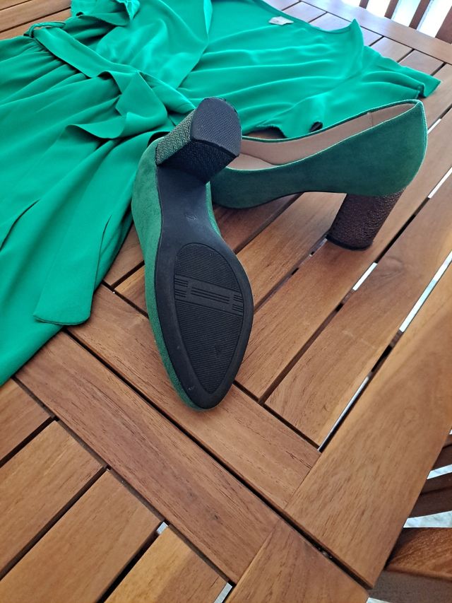Vestido verde M -+zapatos 38 a juego.