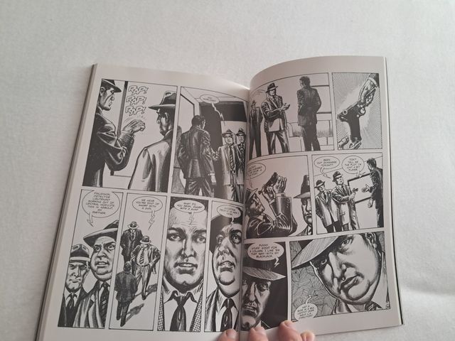 Raymond Chandler's Marlowe: Novela en inglés.