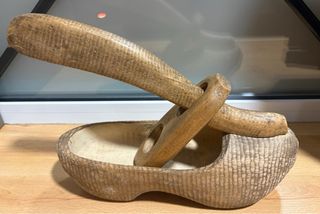 Zueco holandes madera tallada, vintage