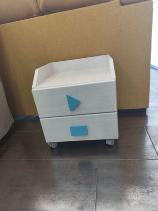 Mesita 2 cajones ruedas 42.5 nueva! Te la llevo