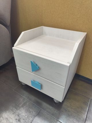 Mesita 2 cajones ruedas 42.5 nueva! Te la llevo