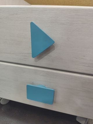 Mesita 2 cajones ruedas 42.5 nueva! Te la llevo