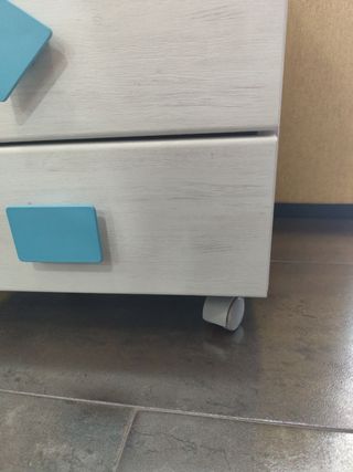 Mesita 2 cajones ruedas 42.5 nueva! Te la llevo