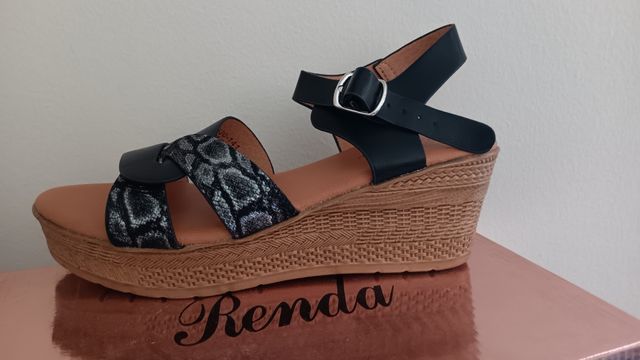 Sandalias cuña Renda negras