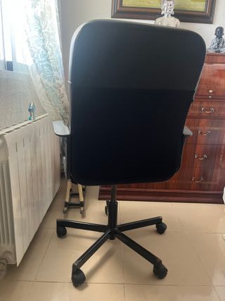 Silla oficina giratoria negra