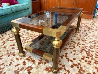 Mesa centro vintage: madera, cristal y metal.