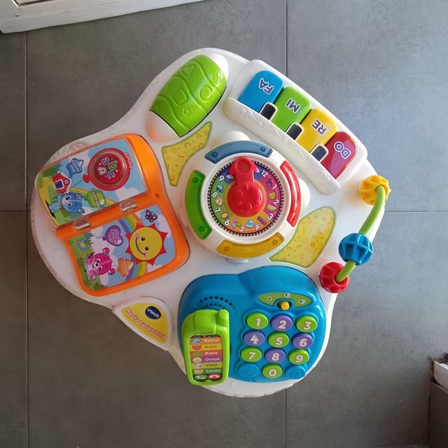 Mesa actividades bebé