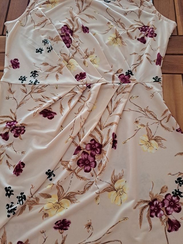Vestido floral beige talla M
