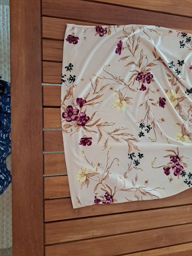 Vestido floral beige talla M