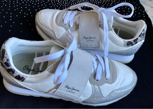Zapatillas Pepe Jeans blancas y plateadas