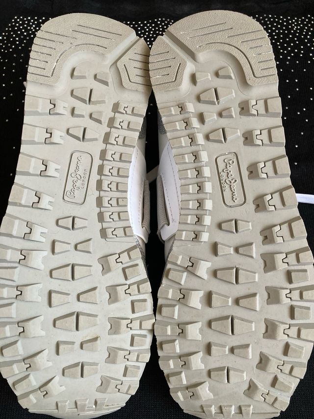 Zapatillas Pepe Jeans blancas y plateadas