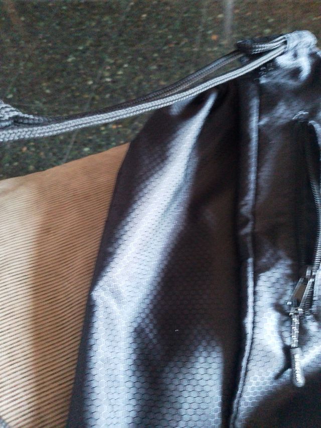 Mochila deportiva essens negra