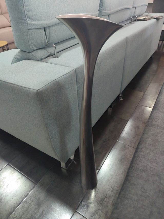 Jarrón metálico plateado