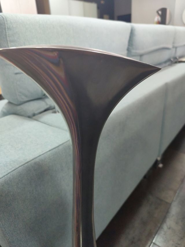 Jarrón metálico plateado