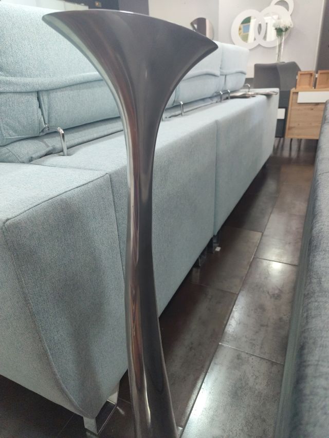 Jarrón metálico plateado