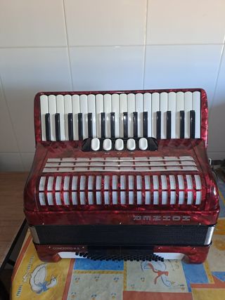 Acordeón Hohner Concerto III S rojo