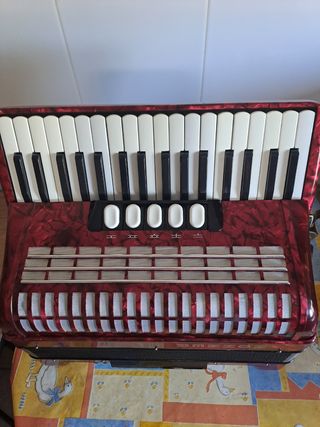 Acordeón Hohner Concerto III S rojo