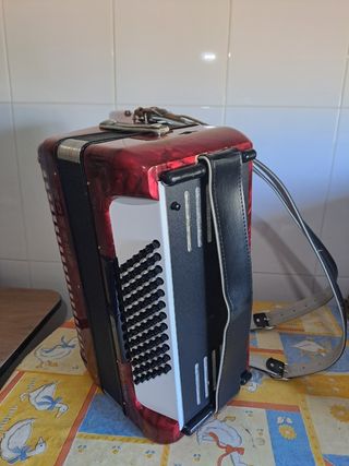 Acordeón Hohner Concerto III S rojo