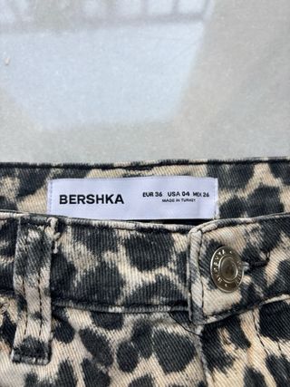 Mini Falda Leopardo Bershka - T-36