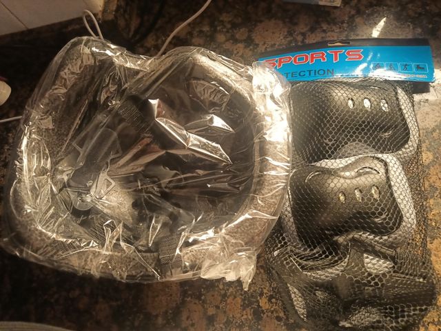 Casco y protecciones deportivas