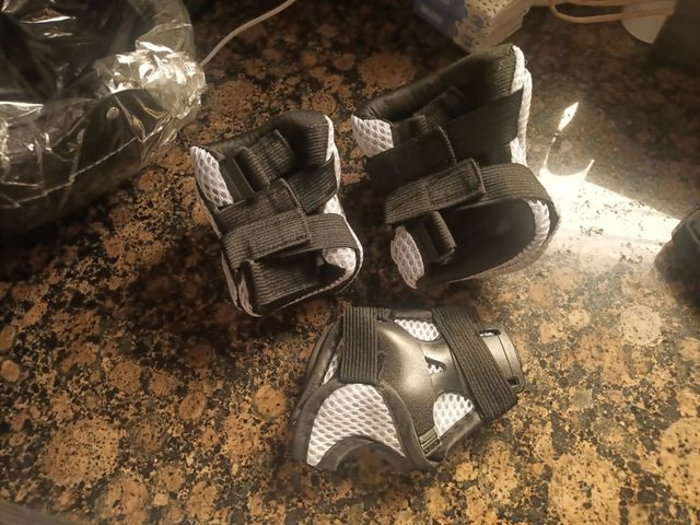 Casco y protecciones deportivas