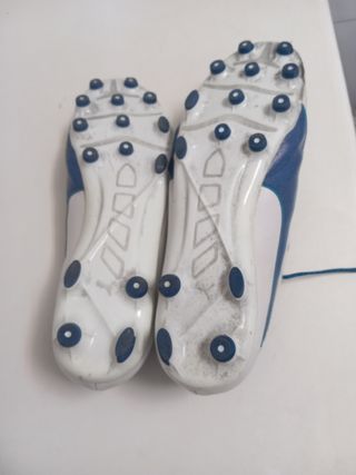 Botas fútbol T45 (tallan menos como un 44)