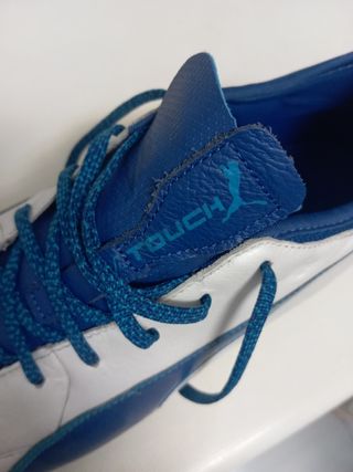 Botas fútbol T45 (tallan menos como un 44)