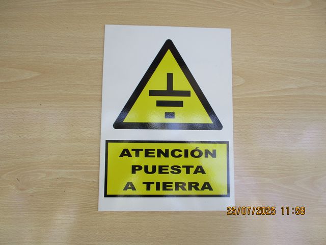 PLACA DE PVC 210x295mm. SEÑALIZAR LA TOMA TIERRA.