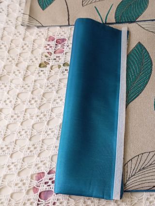 Tende da armadio beige e verde acqua