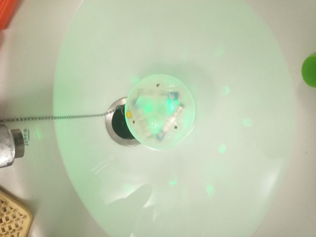 Disco-flyder: Luz flotante multicolor