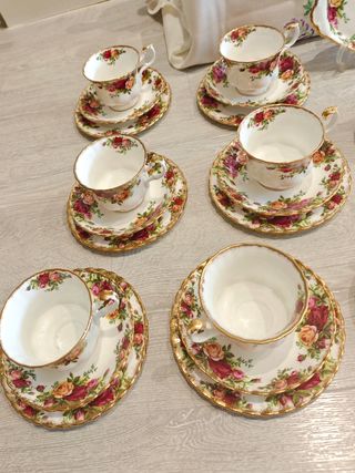 Juego de té  y Café Royal Albert Les Roses