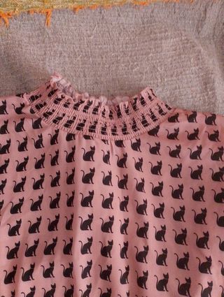 Blusa niña rosa con estampado de gatos