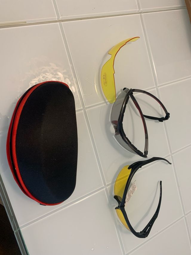 Gafas deportivas con lentes intercambiables