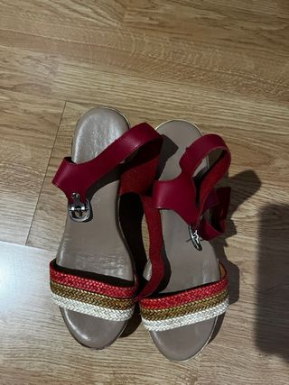 Sandalias rojas tacón 38 cuero