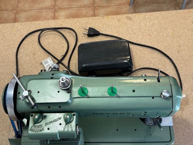 Máquina Coser  Refrey 427