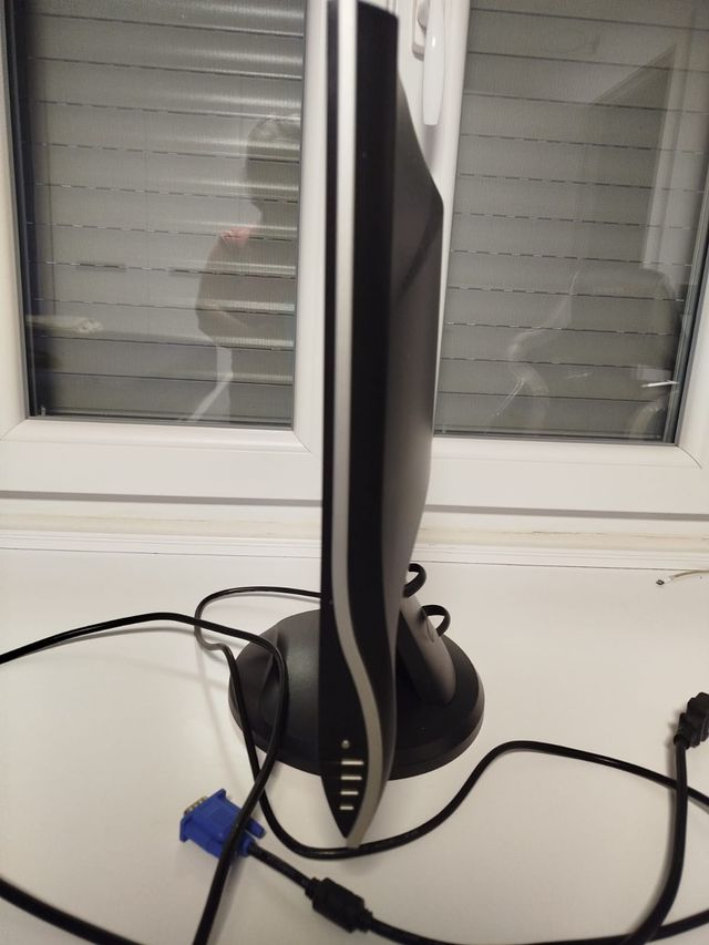 Monitor ViewSonic VG1921wm-2 19" con VGA y alt