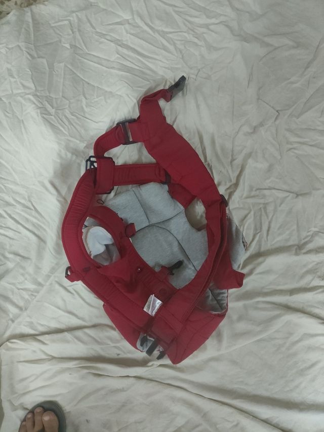 Mochila portabebés Prenatal roja