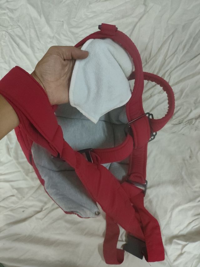 Mochila portabebés Prenatal roja