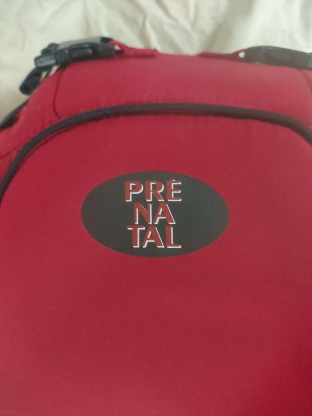 Mochila portabebés Prenatal roja