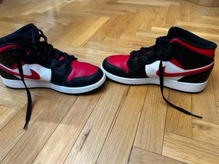 Air Jordan 1 Retro High OG - rojas y negras